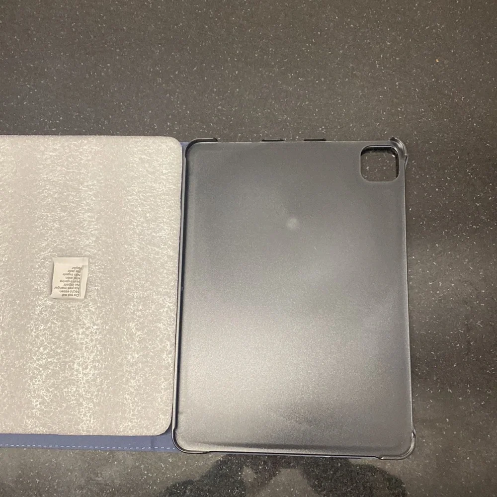 Brand new iPad cover. - Picture 4 of 8